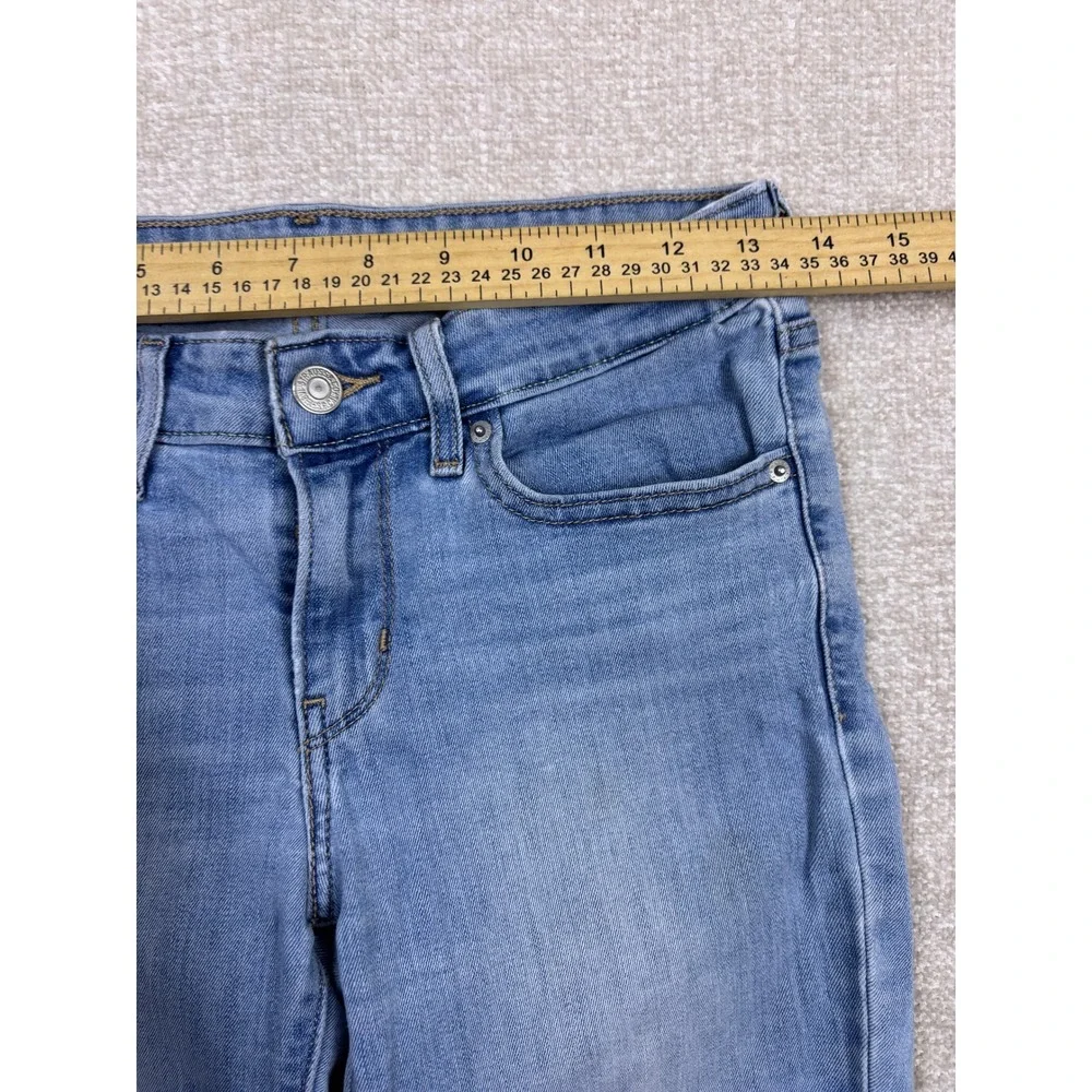 Levis levis 711